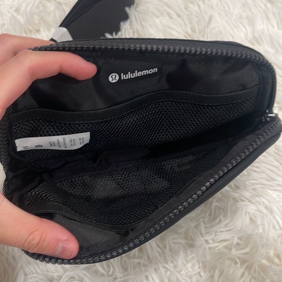 NWT lululemon everywhere belt bag wordmark - Picture 3 of 5